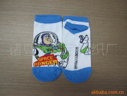 廠家直銷(xiāo)迪斯尼直板襪熱銷(xiāo)中，舒適時(shí)尚盡在足下